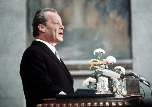 Willy Brandt bei seiner Rede zur Verleihung des Friedensnobelpreises